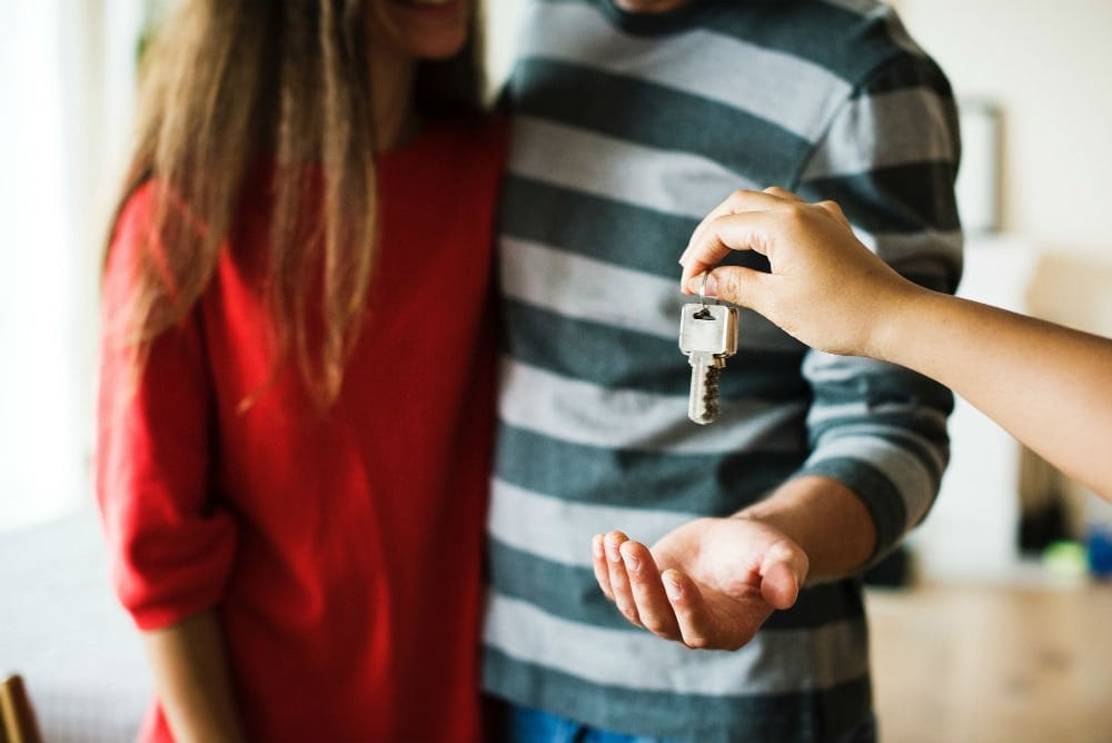 couple-home-house-1288482 (1)